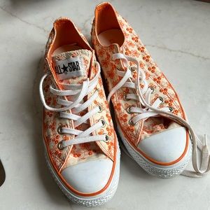 Embroidered converse all star 8